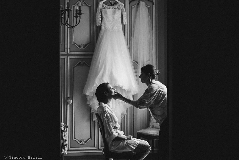 La sposa al trucco, fotografo matrimonio ricevimento hotel europa, lerici