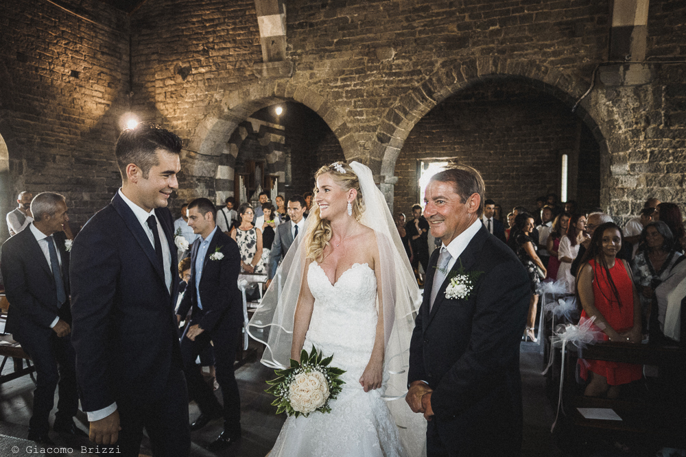 La sposa ha raggiunto lo sposo in chiesa, fotografo matrimonio ricevimento le terrazze, portovenere