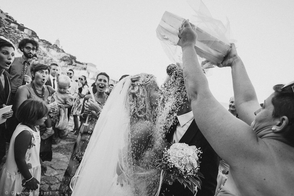 Un bacio tra gli sposi, fotografo matrimonio ricevimento le terrazze, portovenere
