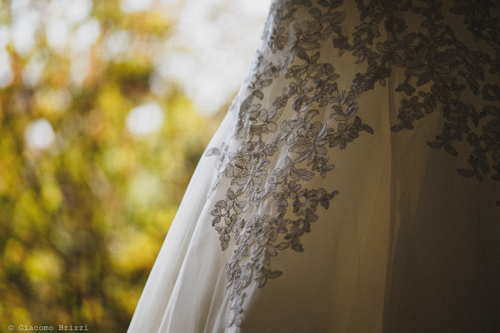 Una foto dedicata all'abito della sposa, fotografo matrimonio ricevimento le terrazze, portovenere