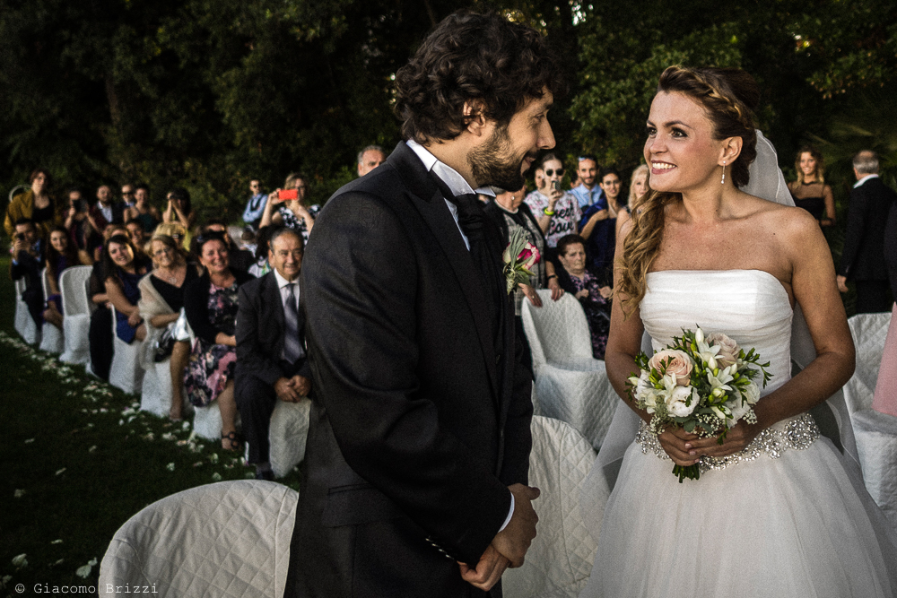 La sposa incontra il suo sposo, fotografo matrimonio ricevimento Villa Orlando, Versilia