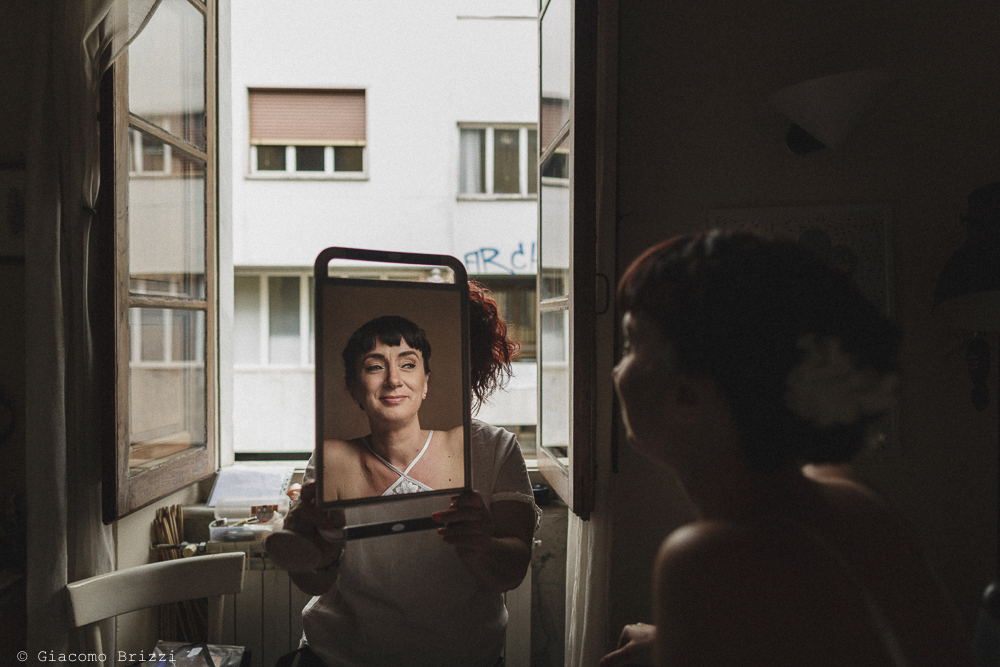 La sposa riflessa nello specchio, matrimonio Massa Carrara Toscana