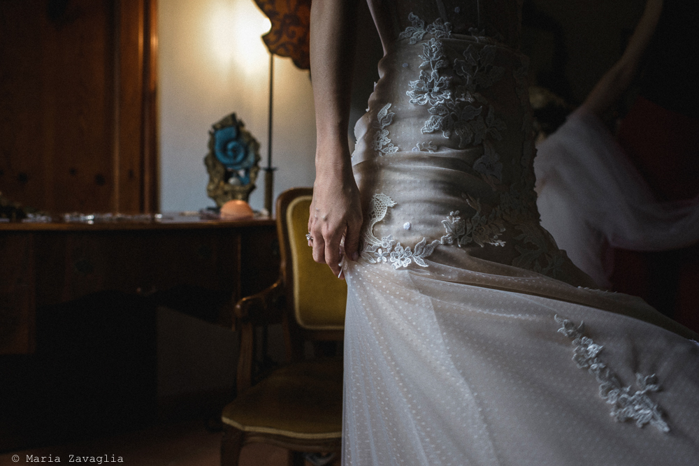La sposa in piedi, matrimonio San Giuliano Terme, Pisa. Giacomo Brizzi Fotografo