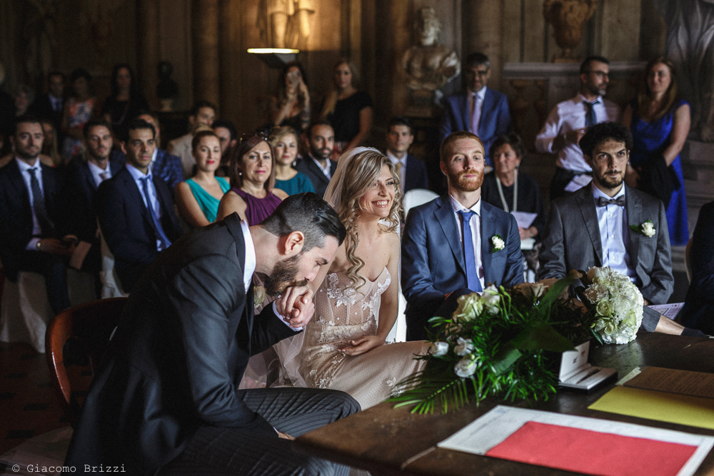 Gli sposi durante la cerimonia, matrimonio San Giuliano Terme, Pisa. Giacomo Brizzi Fotografo