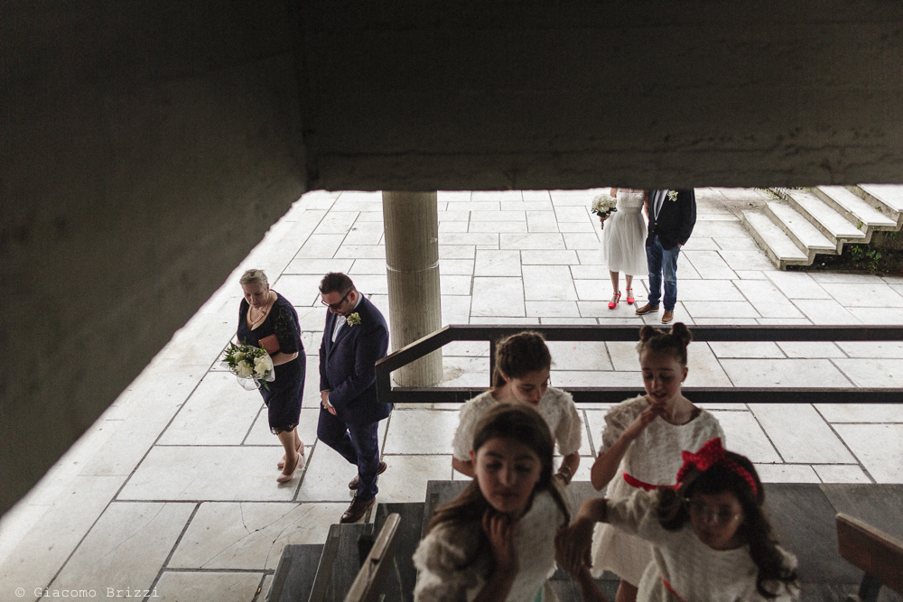 Bambini salgono le scale, matrimonio Massa Carrara Toscana