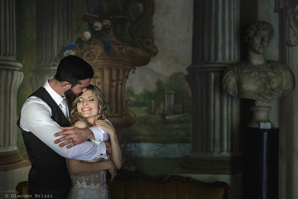 Matrimonio San Giuliano Terme, Pisa. Gli sposi abbracciati. Giacomo Brizzi Fotografo